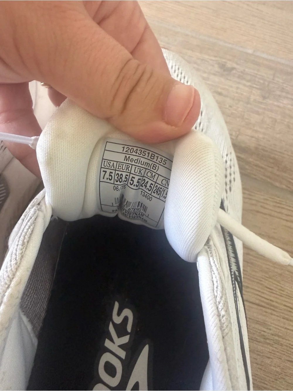 Brooks worn twice